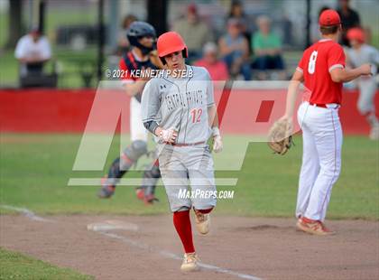 Thumbnail 3 in Central Catholic vs. Central Private (LHSAA 1A Regional Playoff) photogallery.