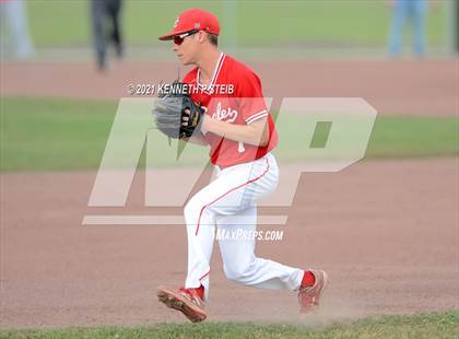 Thumbnail 2 in Central Catholic vs. Central Private (LHSAA 1A Regional Playoff) photogallery.