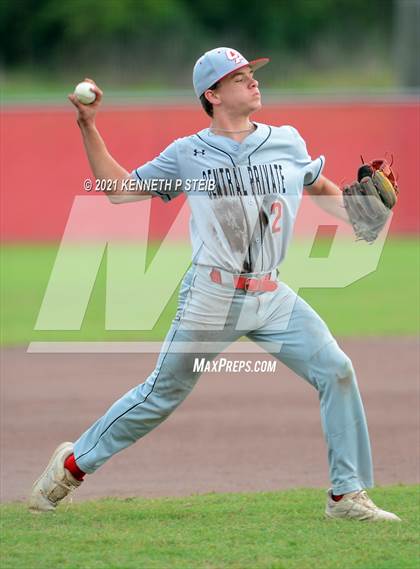 Thumbnail 2 in Central Catholic vs. Central Private (LHSAA 1A Regional Playoff) photogallery.
