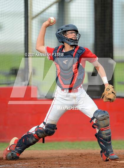 Thumbnail 3 in Central Catholic vs. Central Private (LHSAA 1A Regional Playoff) photogallery.