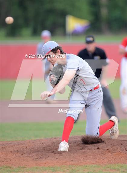 Thumbnail 3 in Central Catholic vs. Central Private (LHSAA 1A Regional Playoff) photogallery.