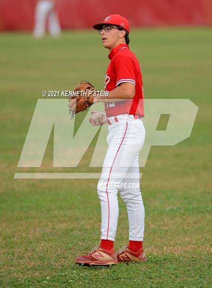 Thumbnail 3 in Central Catholic vs. Central Private (LHSAA 1A Regional Playoff) photogallery.