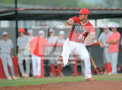 Thumbnail 3 in Central Catholic vs. Central Private (LHSAA 1A Regional Playoff) photogallery.
