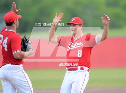 Thumbnail 2 in Central Catholic vs. Central Private (LHSAA 1A Regional Playoff) photogallery.