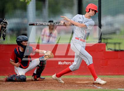 Thumbnail 2 in Central Catholic vs. Central Private (LHSAA 1A Regional Playoff) photogallery.