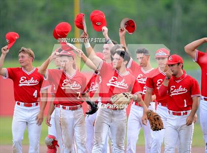 Thumbnail 3 in Central Catholic vs. Central Private (LHSAA 1A Regional Playoff) photogallery.