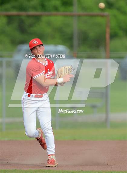 Thumbnail 3 in Central Catholic vs. Central Private (LHSAA 1A Regional Playoff) photogallery.