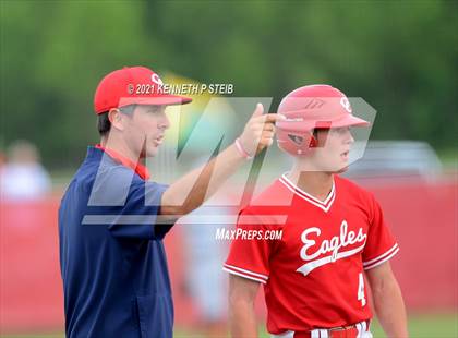Thumbnail 3 in Central Catholic vs. Central Private (LHSAA 1A Regional Playoff) photogallery.