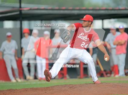 Thumbnail 1 in Central Catholic vs. Central Private (LHSAA 1A Regional Playoff) photogallery.