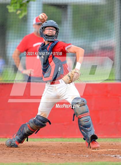Thumbnail 3 in Central Catholic vs. Central Private (LHSAA 1A Regional Playoff) photogallery.