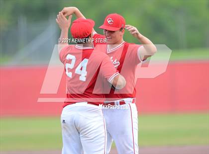 Thumbnail 3 in Central Catholic vs. Central Private (LHSAA 1A Regional Playoff) photogallery.
