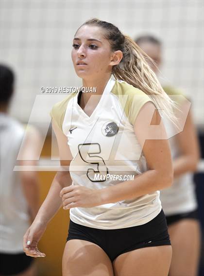 Thumbnail 1 in Canyon @ Valencia photogallery.