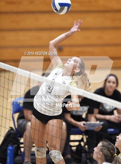 Thumbnail 1 in Canyon @ Valencia photogallery.