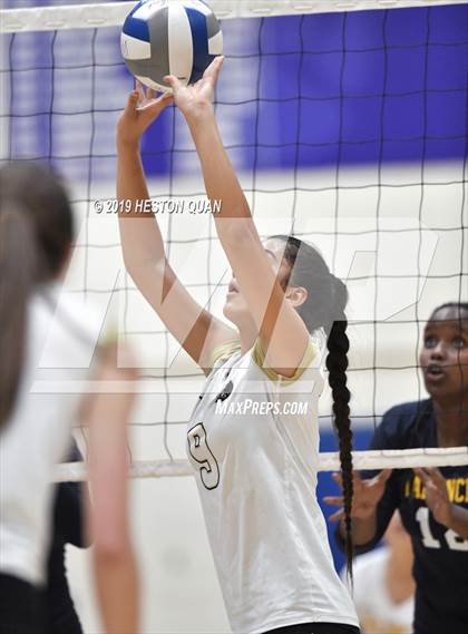 Thumbnail 1 in Canyon @ Valencia photogallery.