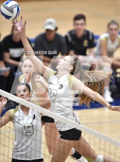 Thumbnail 2 in Canyon @ Valencia photogallery.