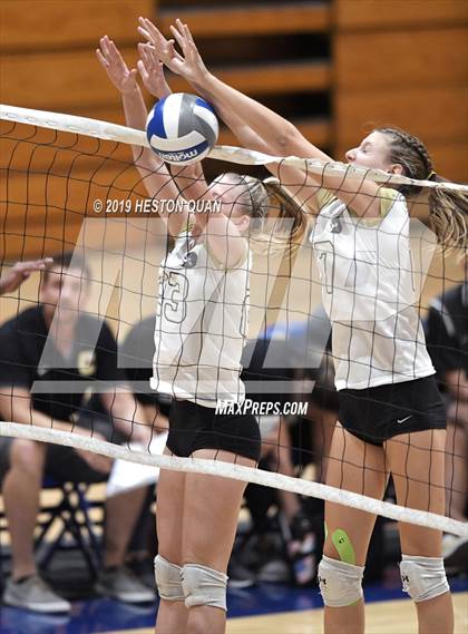 Thumbnail 3 in Canyon @ Valencia photogallery.