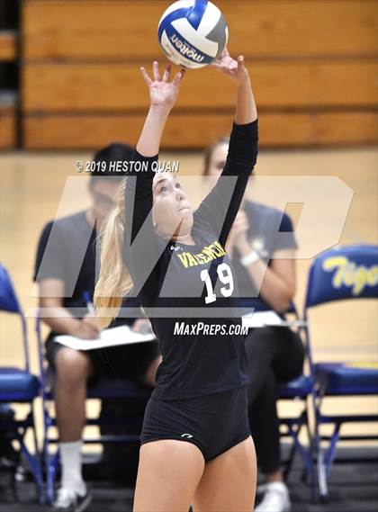 Thumbnail 1 in Canyon @ Valencia photogallery.