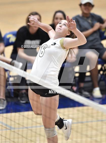 Thumbnail 1 in Canyon @ Valencia photogallery.