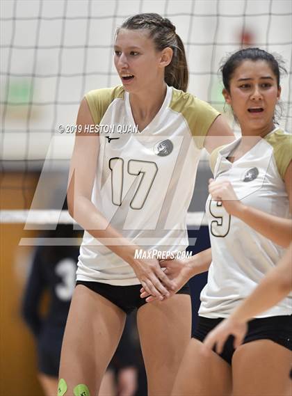 Thumbnail 1 in Canyon @ Valencia photogallery.