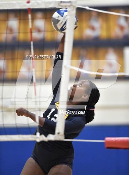 Thumbnail 1 in Canyon @ Valencia photogallery.