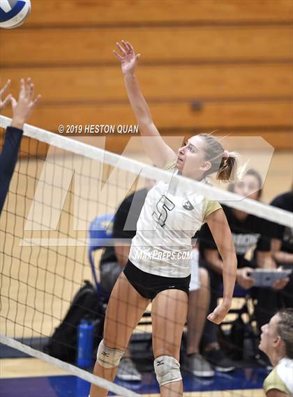 Thumbnail 2 in Canyon @ Valencia photogallery.