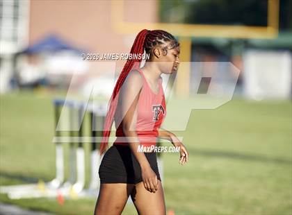 Thumbnail 1 in Stanton Invitational (400m) photogallery.