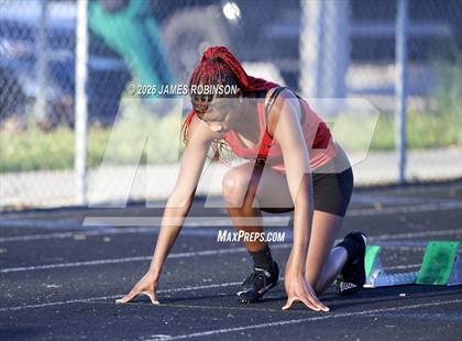 Thumbnail 1 in Stanton Invitational (400m) photogallery.