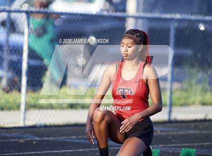 Thumbnail 3 in Stanton Invitational (400m) photogallery.