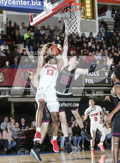 Thumbnail 2 in Iona Prep vs Archbishop Stepinac (Crusader Classic - Westchester County Center) photogallery.