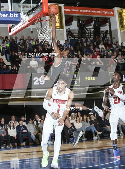 Thumbnail 2 in Iona Prep vs Archbishop Stepinac (Crusader Classic - Westchester County Center) photogallery.