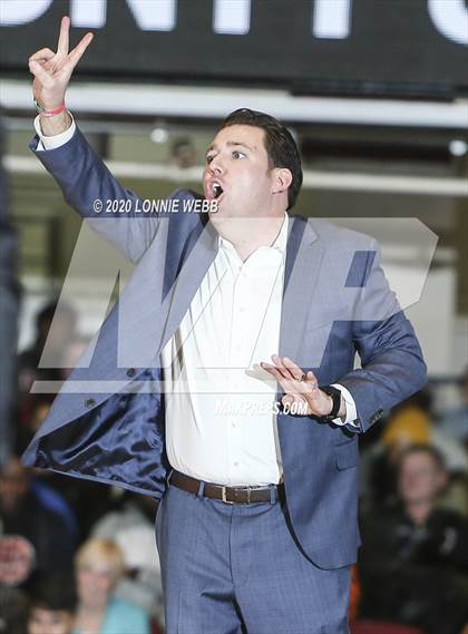 Thumbnail 1 in Iona Prep vs Archbishop Stepinac (Crusader Classic - Westchester County Center) photogallery.