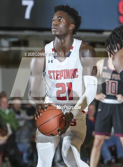 Thumbnail 2 in Iona Prep vs Archbishop Stepinac (Crusader Classic - Westchester County Center) photogallery.