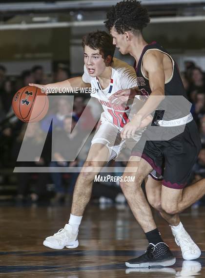 Thumbnail 3 in Iona Prep vs Archbishop Stepinac (Crusader Classic - Westchester County Center) photogallery.