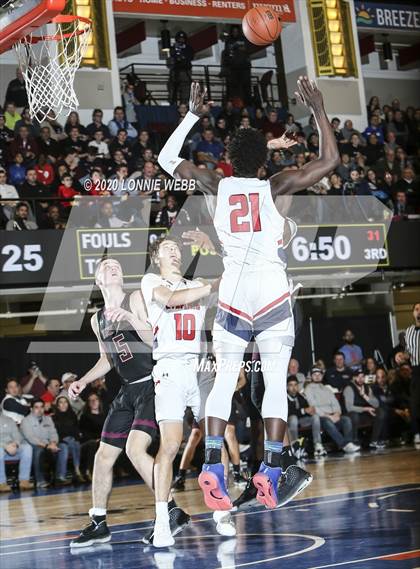Thumbnail 1 in Iona Prep vs Archbishop Stepinac (Crusader Classic - Westchester County Center) photogallery.