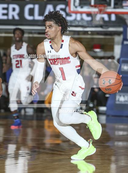 Thumbnail 3 in Iona Prep vs Archbishop Stepinac (Crusader Classic - Westchester County Center) photogallery.