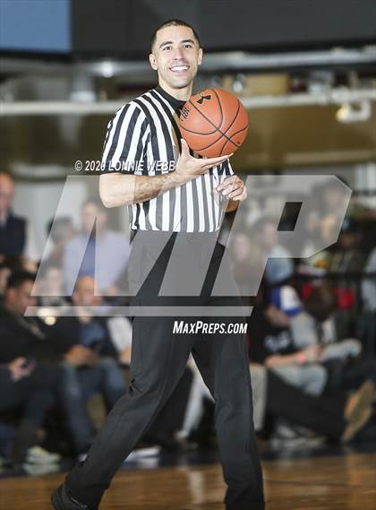 Thumbnail 2 in Iona Prep vs Archbishop Stepinac (Crusader Classic - Westchester County Center) photogallery.
