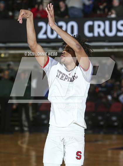 Thumbnail 3 in Iona Prep vs Archbishop Stepinac (Crusader Classic - Westchester County Center) photogallery.