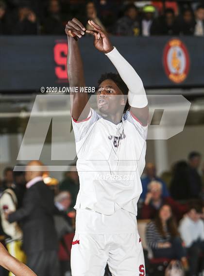 Thumbnail 1 in Iona Prep vs Archbishop Stepinac (Crusader Classic - Westchester County Center) photogallery.