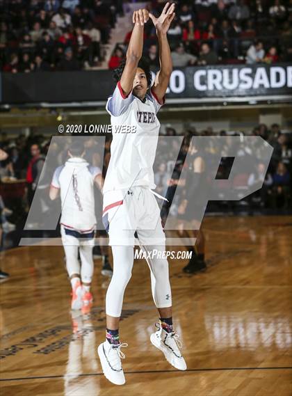 Thumbnail 1 in Iona Prep vs Archbishop Stepinac (Crusader Classic - Westchester County Center) photogallery.