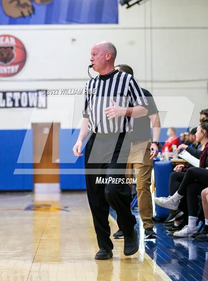 Thumbnail 3 in O'Neill vs. Red Hook (Section 9 Class B Final) photogallery.