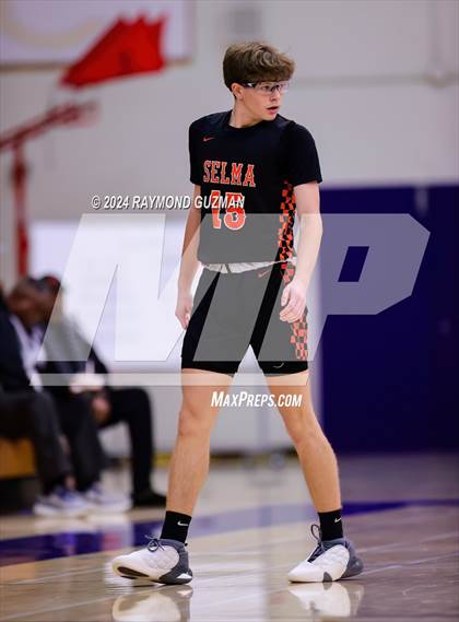 Thumbnail 2 in Lemoore vs. Selma photogallery.