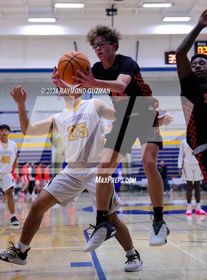 Thumbnail 2 in Lemoore vs. Selma photogallery.