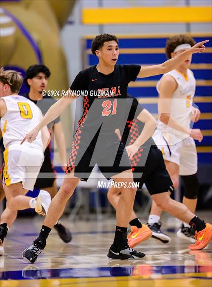 Thumbnail 2 in Lemoore vs. Selma photogallery.