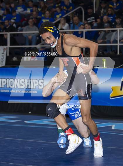 Thumbnail 1 in NYSPHSAA Wrestling Championships (Round 1) photogallery.