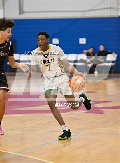 Thumbnail 2 in Lake Worth vs Shabach Christian Academy (Sun Bash Tampa) photogallery.