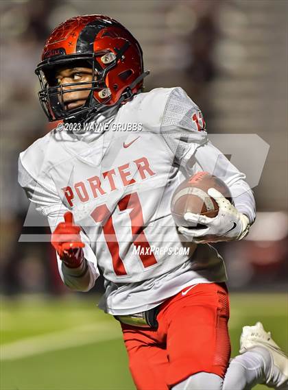 Thumbnail 2 in Longview vs. Porter (UIL 5A Bi-District) photogallery.