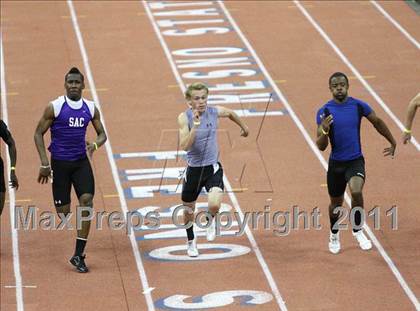 Thumbnail 3 in Run For The Dream California Indoor Invitational (Boys Track Events) photogallery.