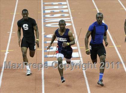 Thumbnail 3 in Run For The Dream California Indoor Invitational (Boys Track Events) photogallery.
