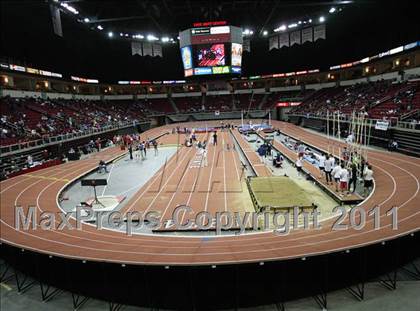 Thumbnail 2 in Run For The Dream California Indoor Invitational (Boys Track Events) photogallery.