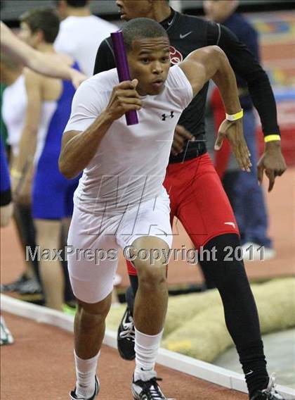 Thumbnail 1 in Run For The Dream California Indoor Invitational (Boys Track Events) photogallery.